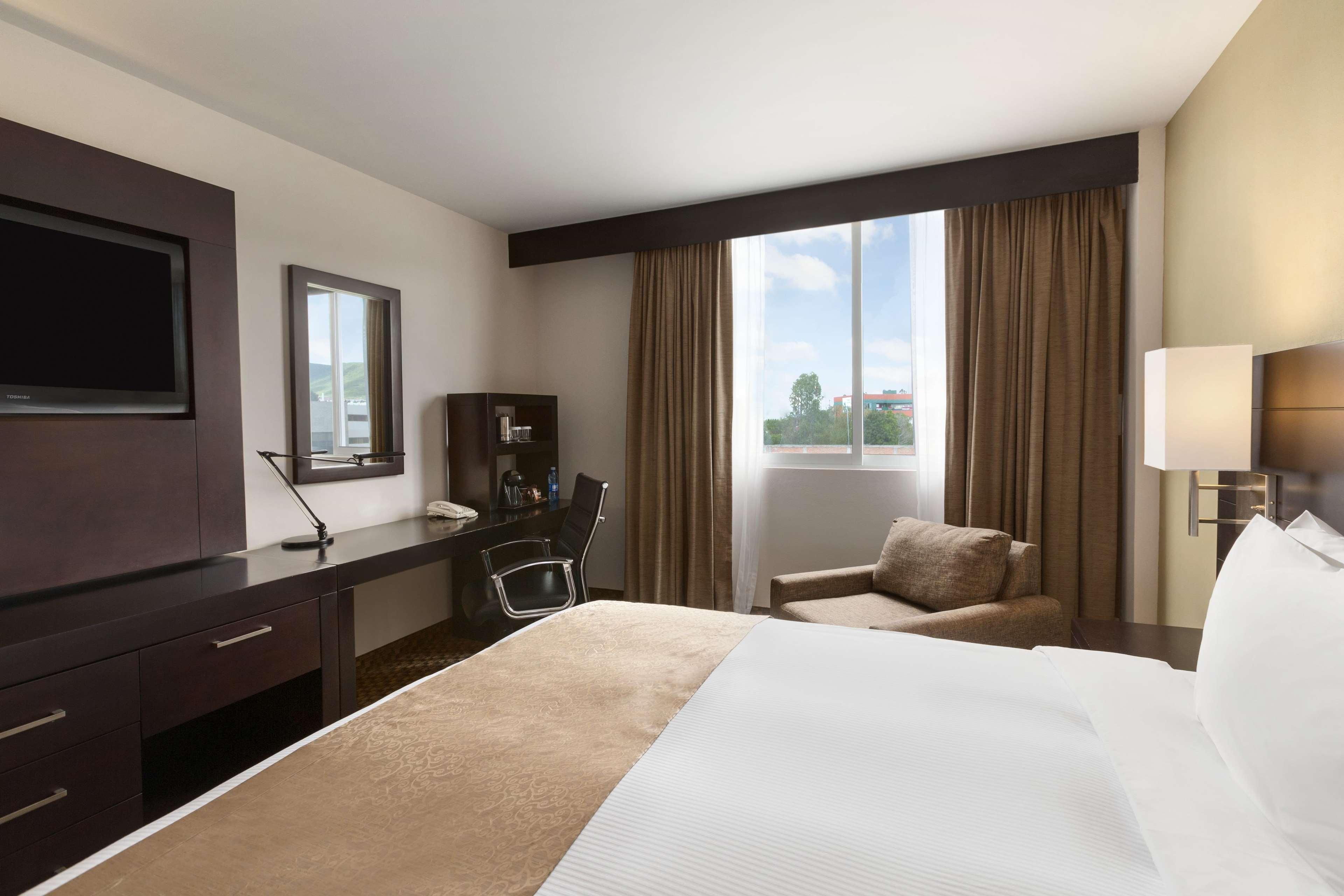 Hotel Doubletree By Hilton Querétaro Esterno foto