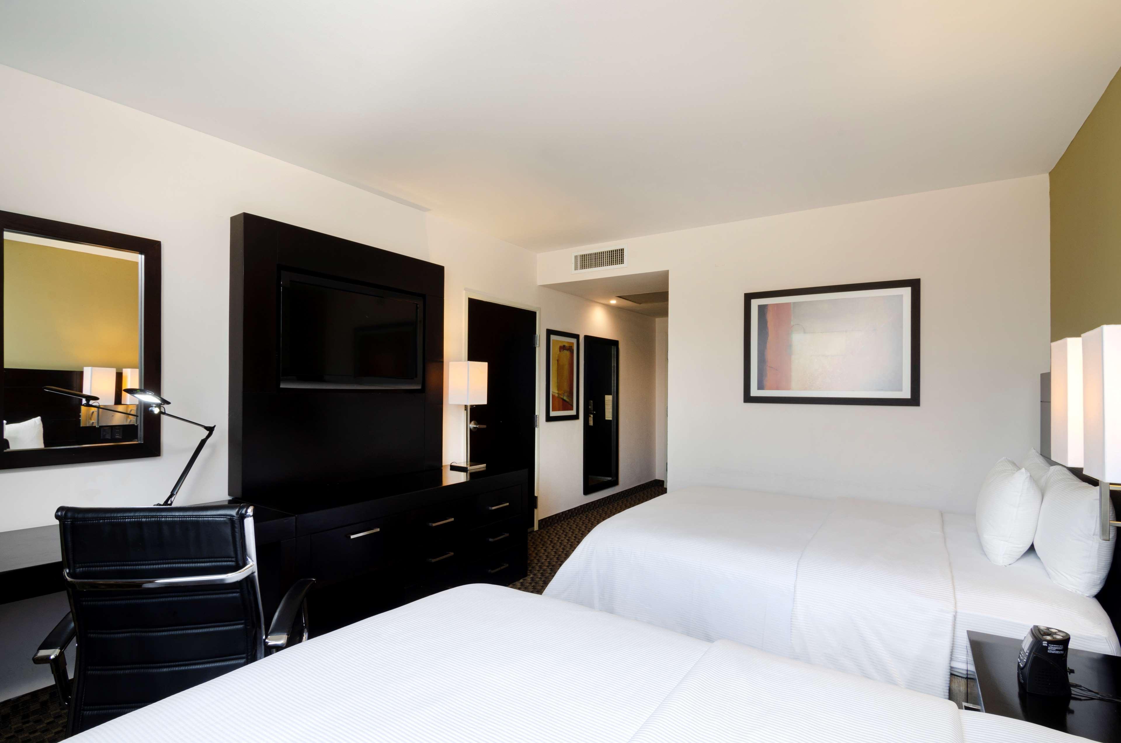 Hotel Doubletree By Hilton Querétaro Esterno foto