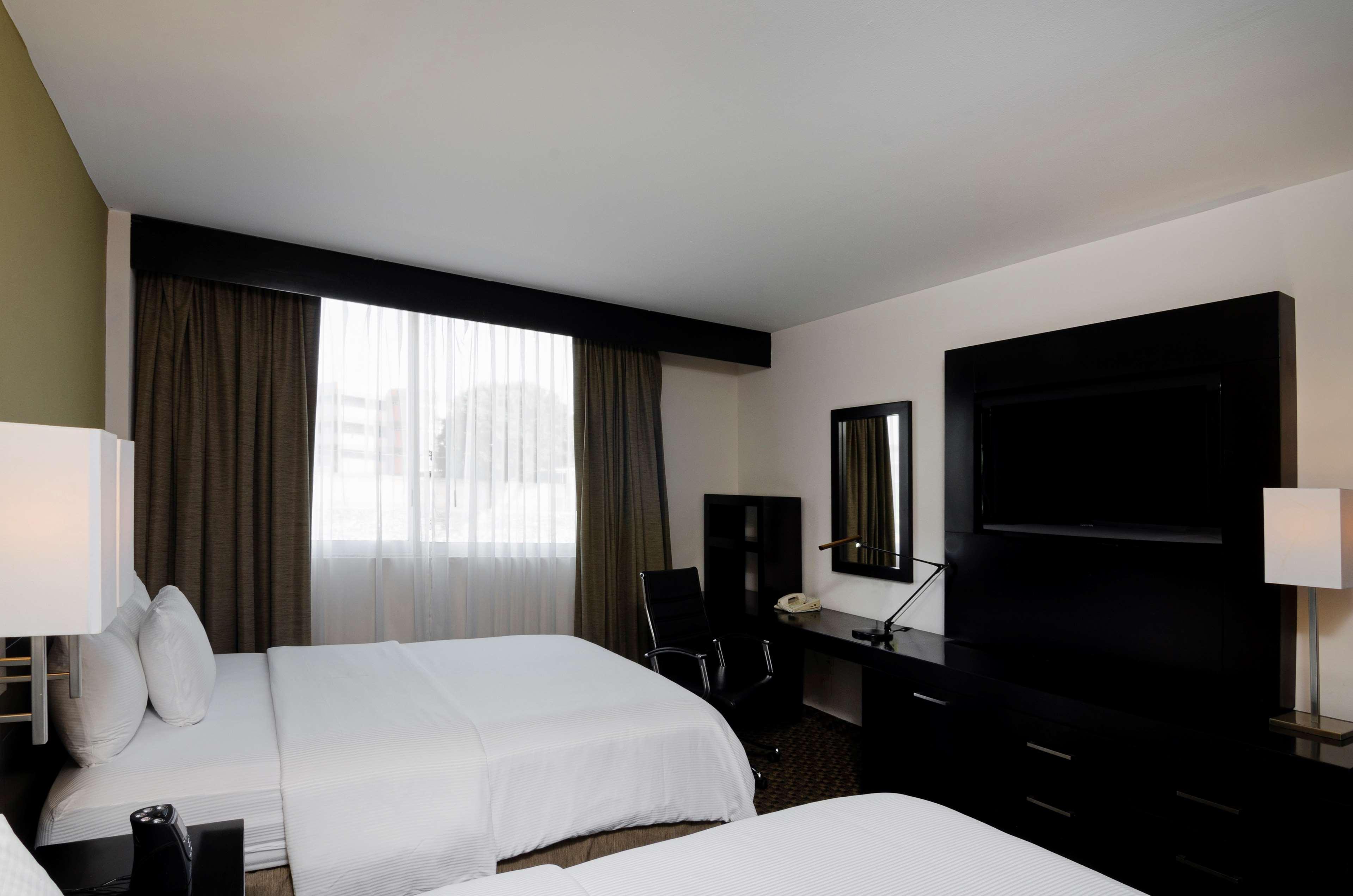 Hotel Doubletree By Hilton Querétaro Esterno foto