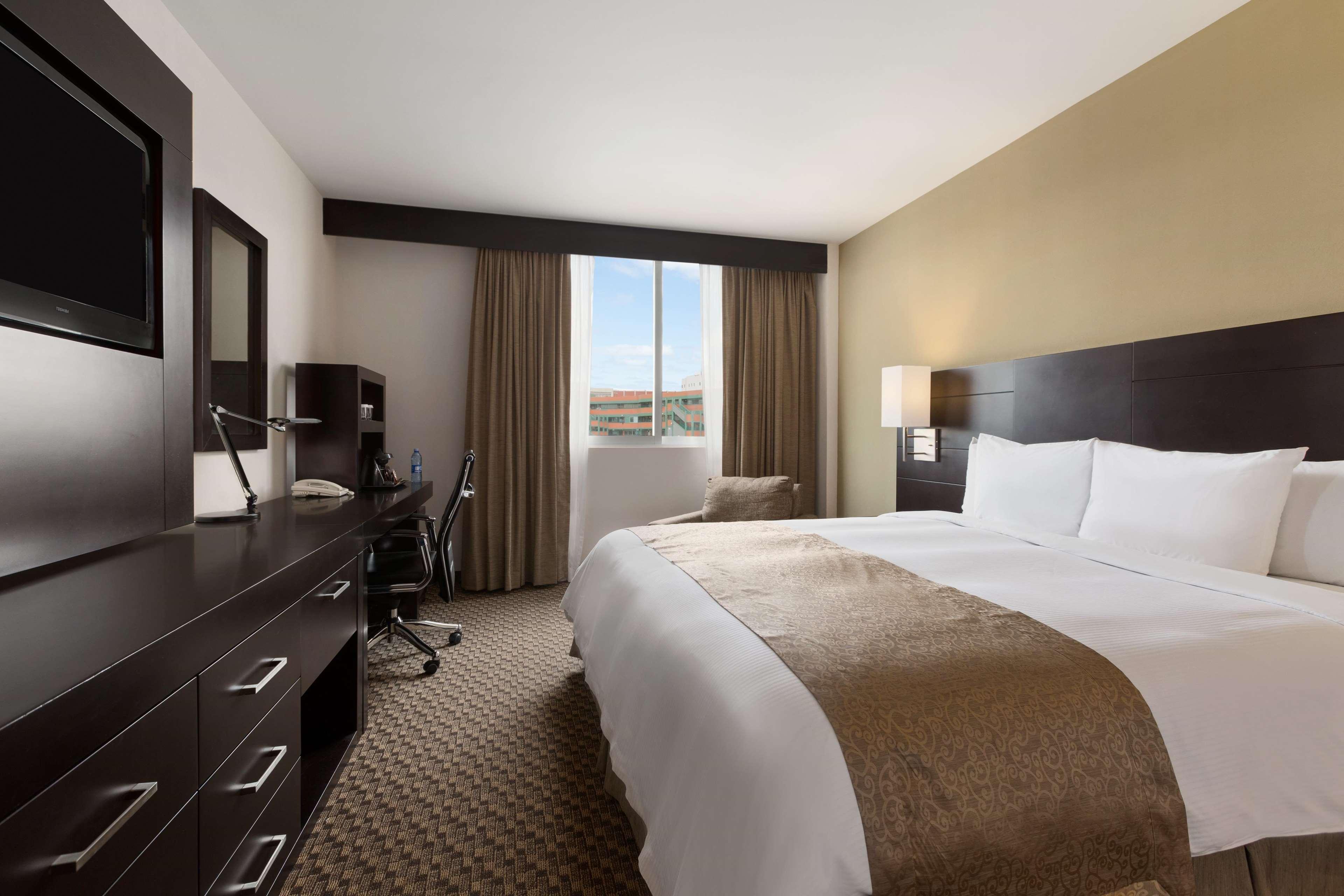 Hotel Doubletree By Hilton Querétaro Esterno foto