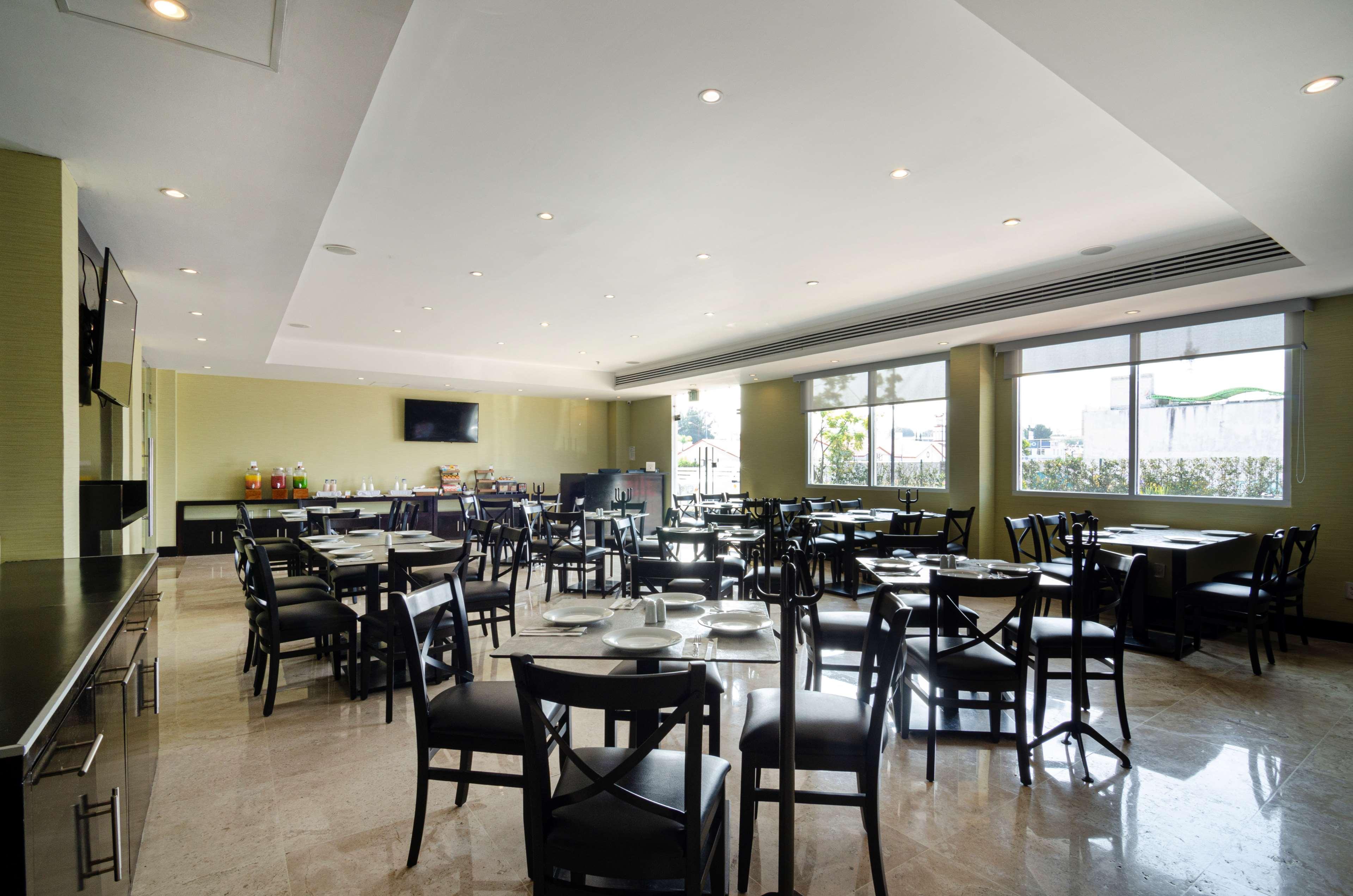 Hotel Doubletree By Hilton Querétaro Esterno foto