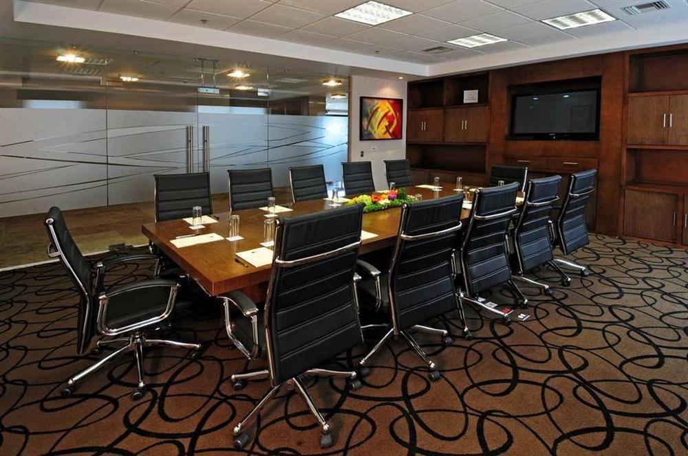 Hotel Doubletree By Hilton Querétaro Affari foto