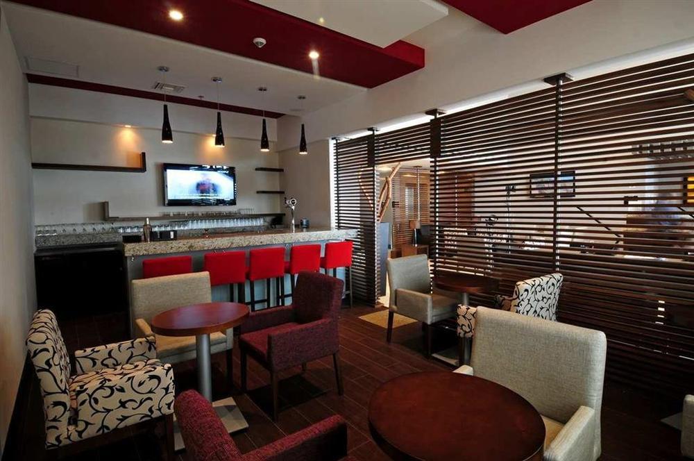 Hotel Doubletree By Hilton Querétaro Ristorante foto