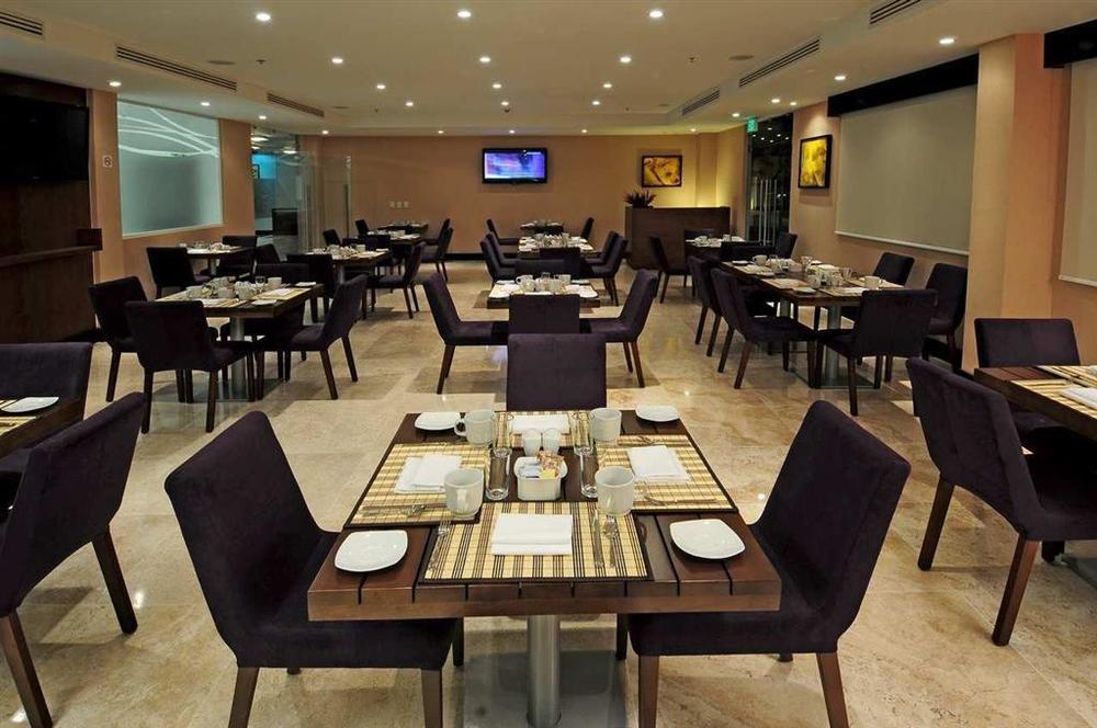 Hotel Doubletree By Hilton Querétaro Ristorante foto