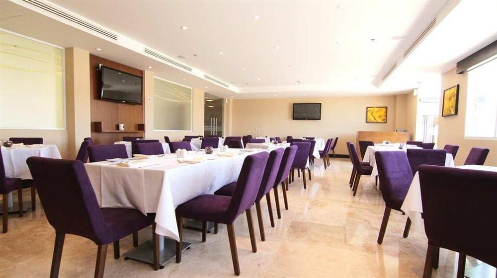 Hotel Doubletree By Hilton Querétaro Ristorante foto