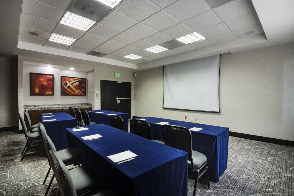 Hotel Doubletree By Hilton Querétaro Esterno foto