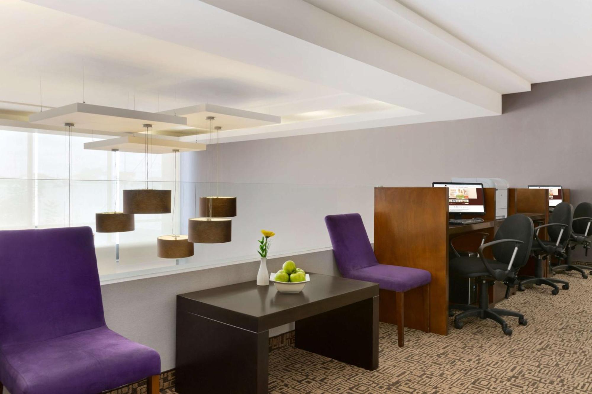 Hotel Doubletree By Hilton Querétaro Esterno foto