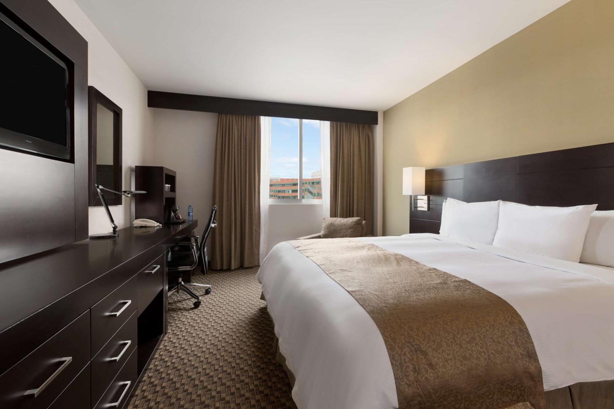 Hotel Doubletree By Hilton Querétaro Esterno foto