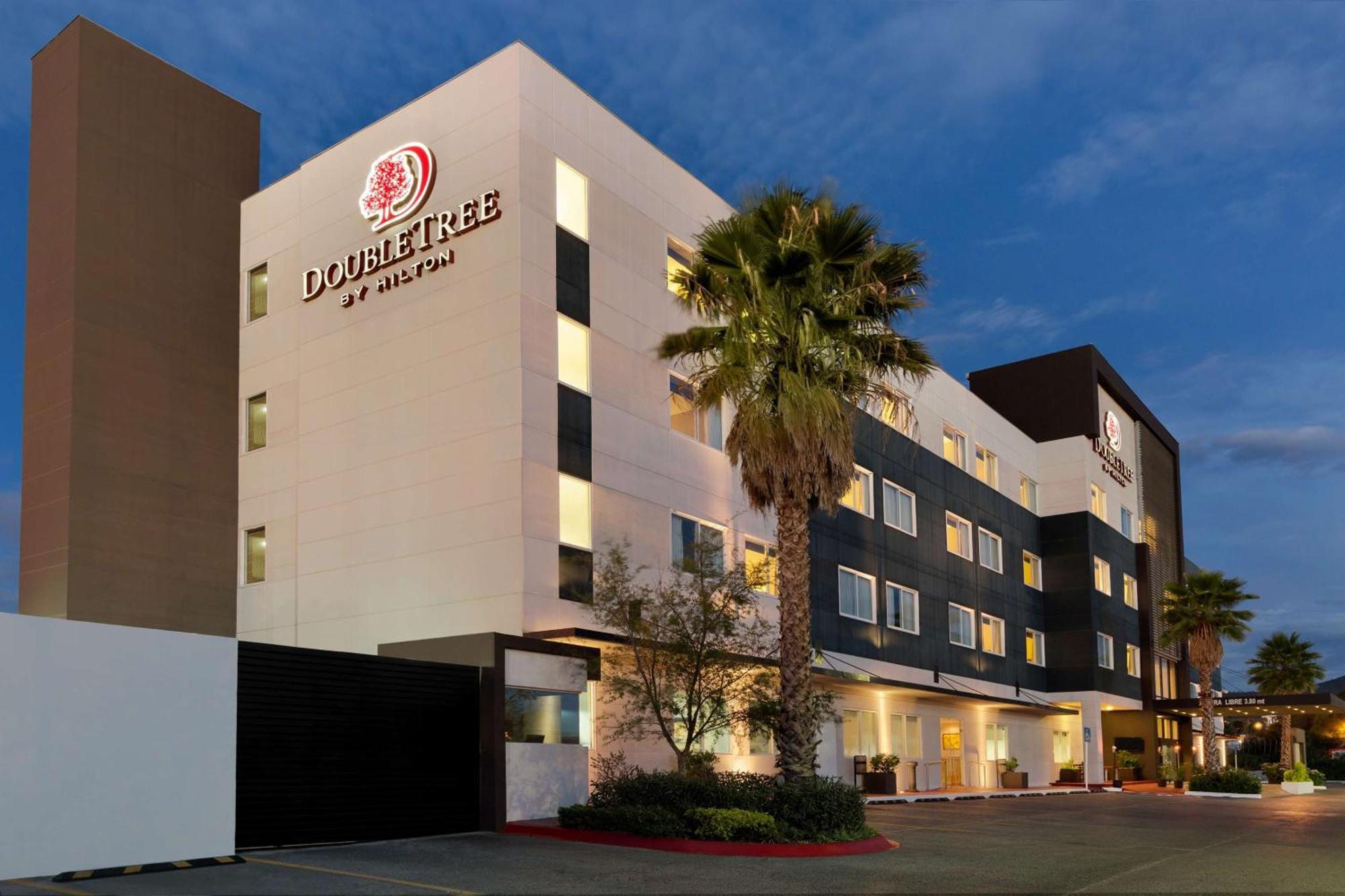 Hotel Doubletree By Hilton Querétaro Esterno foto