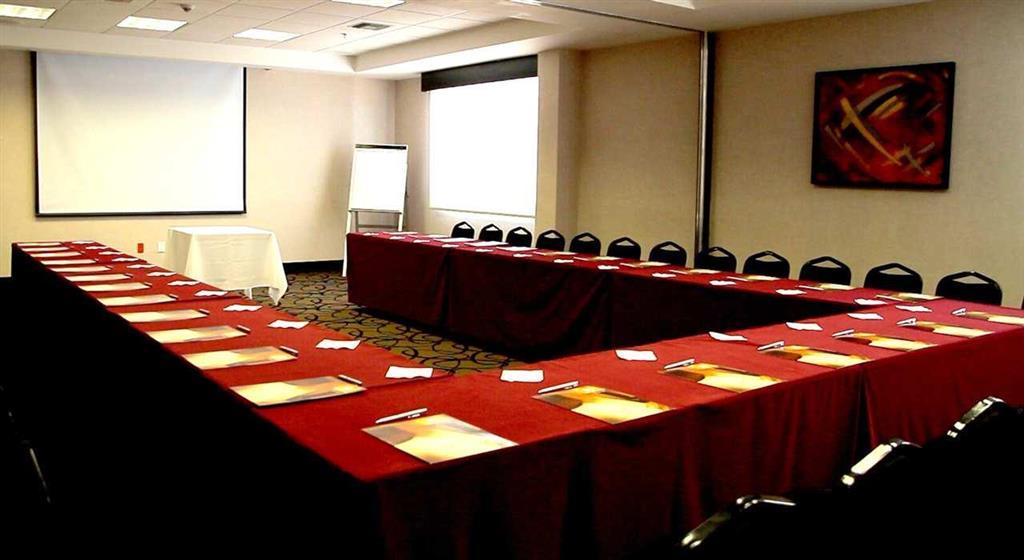 Hotel Doubletree By Hilton Querétaro Affari foto