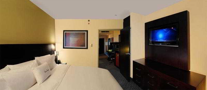 Hotel Doubletree By Hilton Querétaro Esterno foto