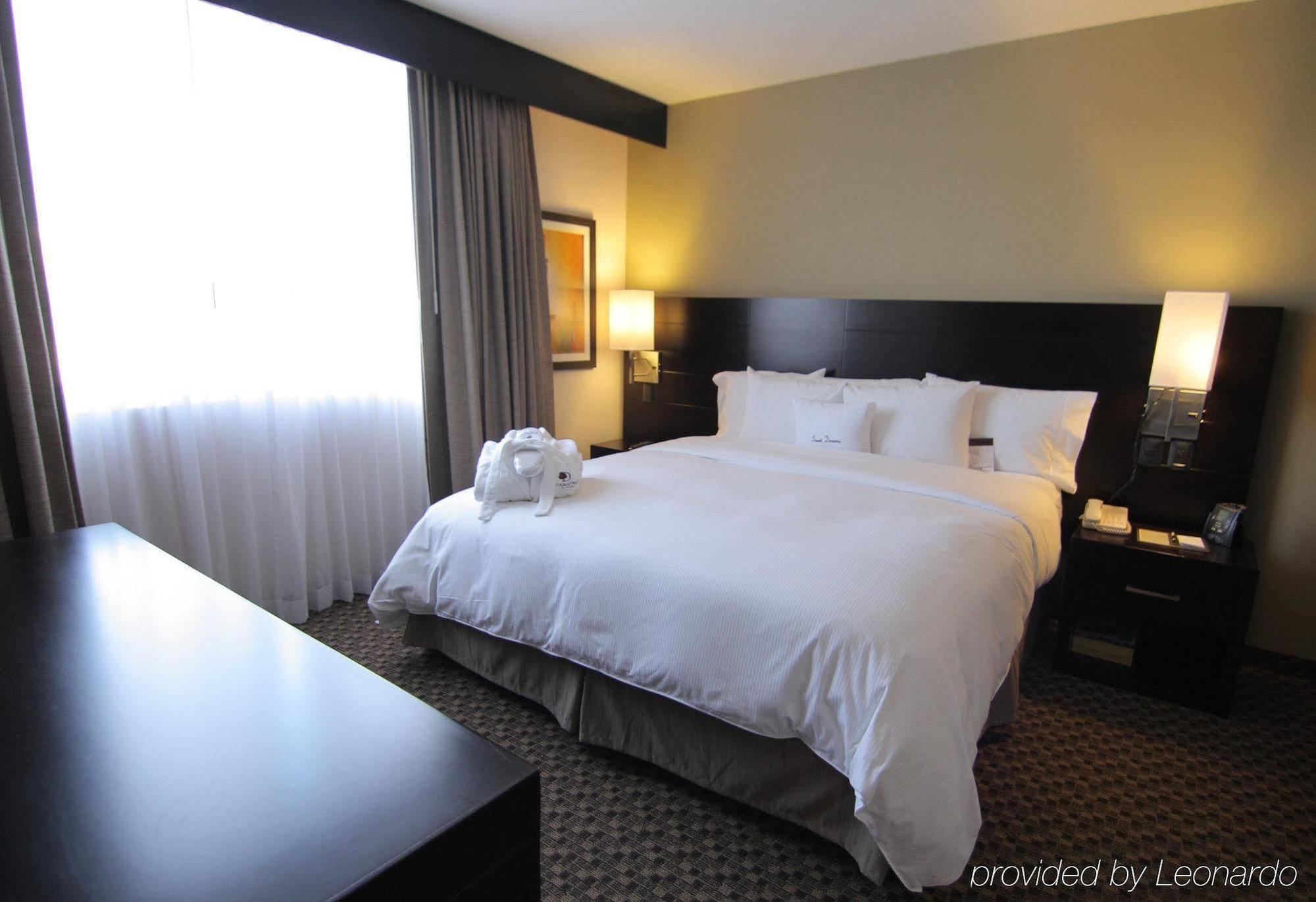 Hotel Doubletree By Hilton Querétaro Esterno foto