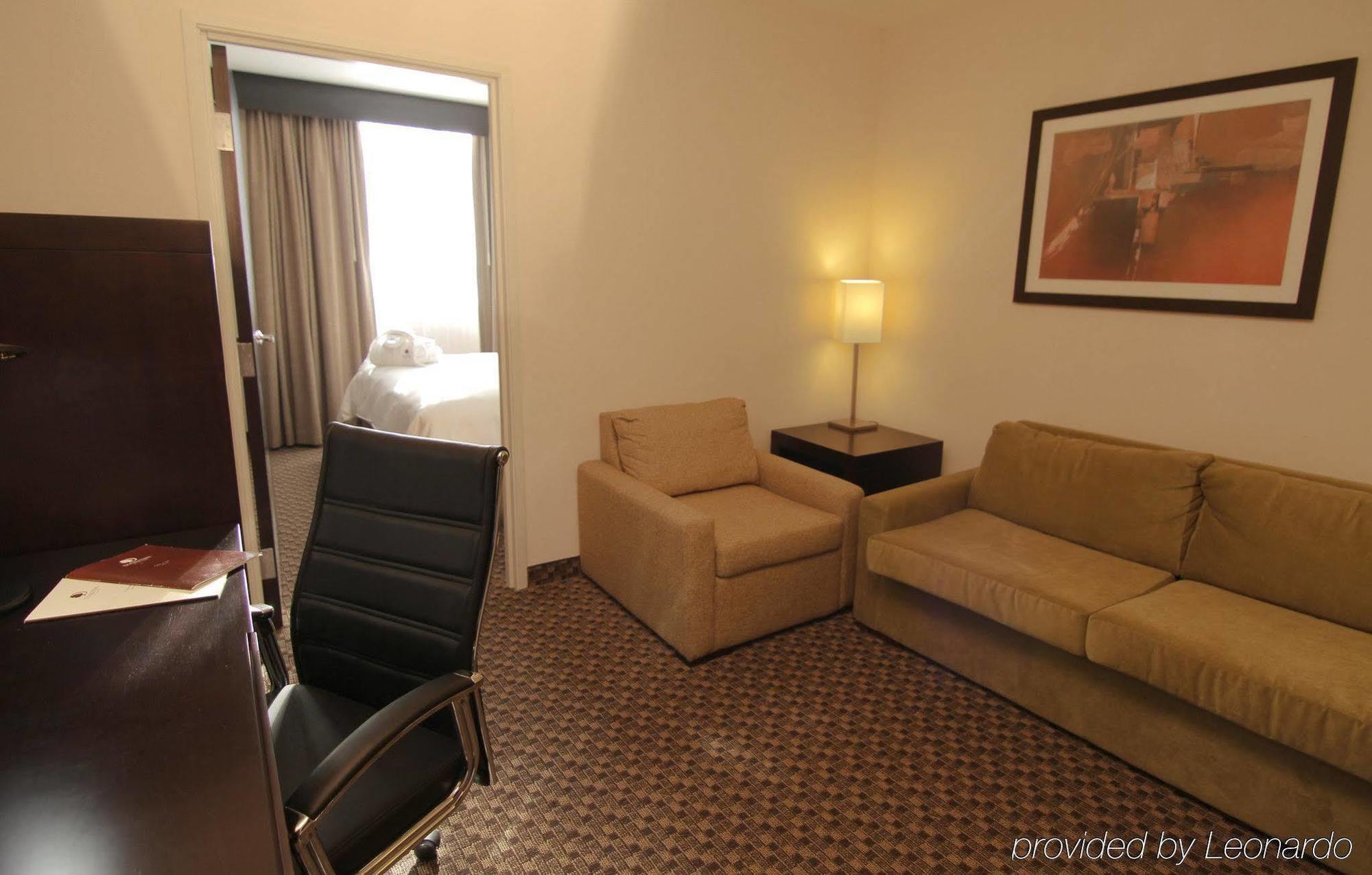 Hotel Doubletree By Hilton Querétaro Esterno foto