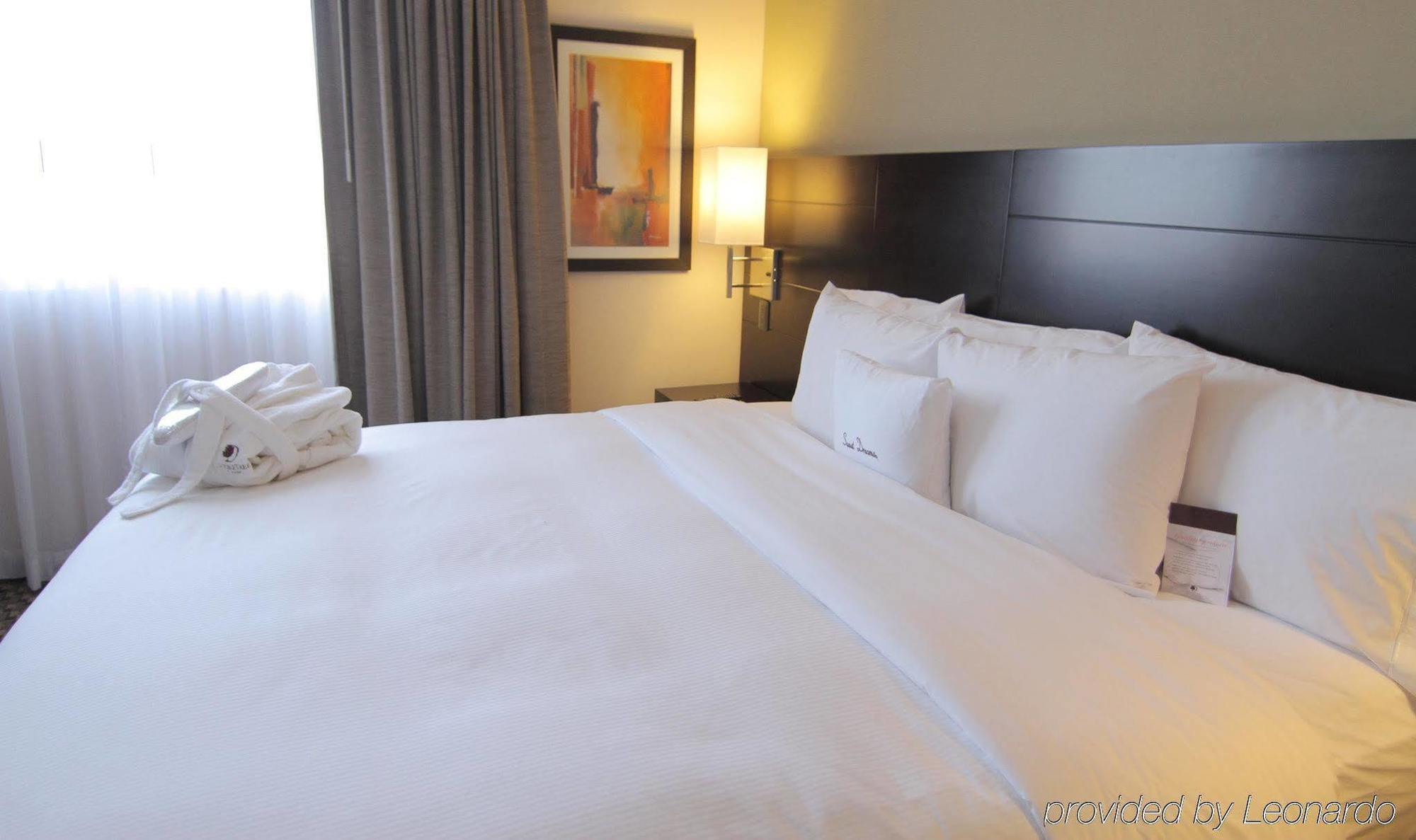 Hotel Doubletree By Hilton Querétaro Esterno foto