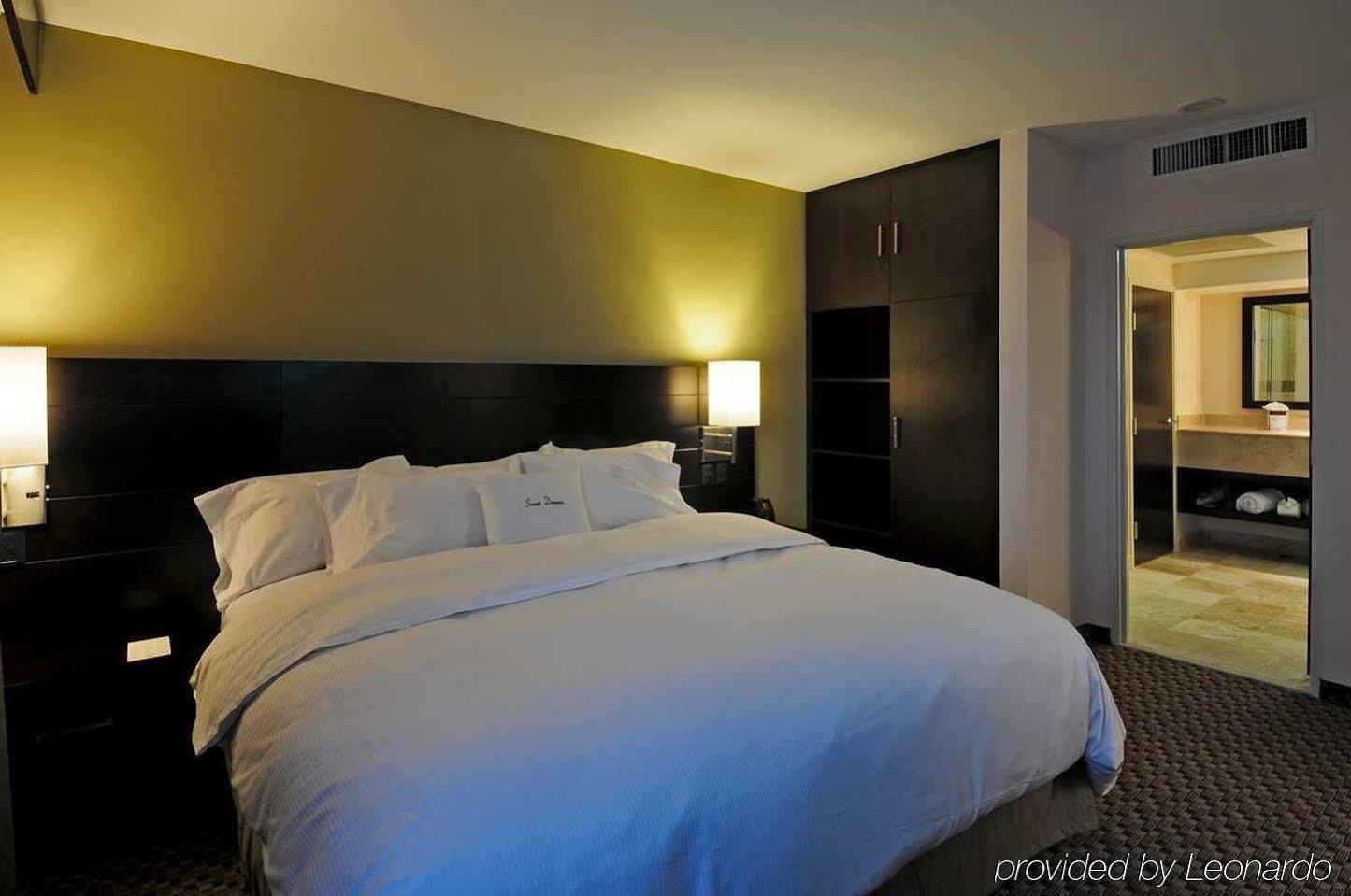 Hotel Doubletree By Hilton Querétaro Camera foto
